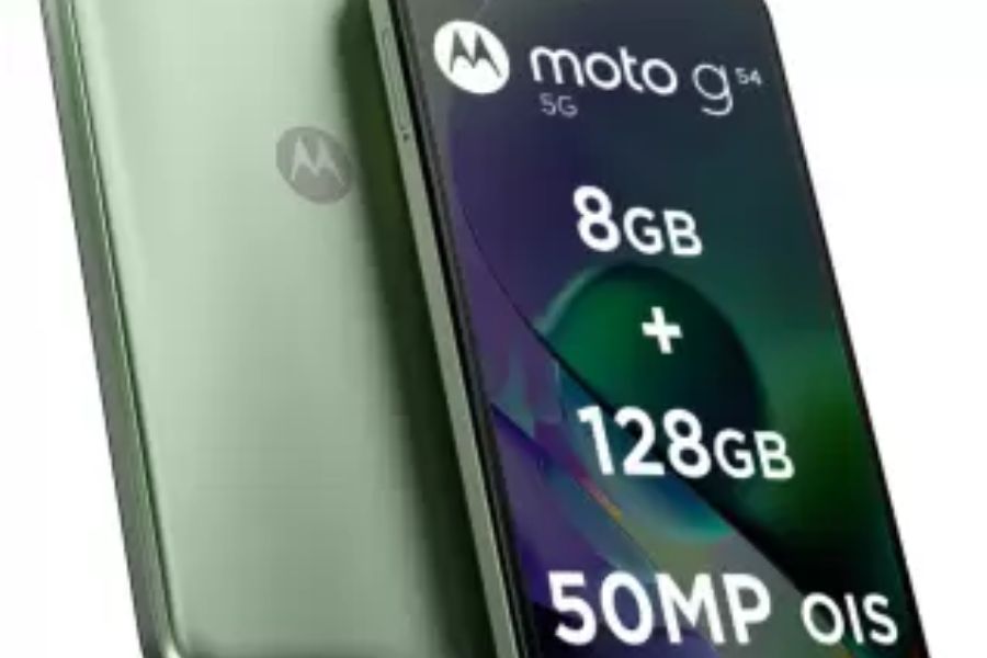 মটো জি ৫৪: আপনার মোবাইল ফোন কেনার বাজেট যদি ১৫হাজারের মধ্যে হয় তা হলে মটো জি ৫৪ দারুন ফিচারসহ আপনি পেয়ে যাবেন। এই ফোনের দুটো ভ্যারিয়েন্ট রয়েছে। একটি ৮ জিবি র্যাম ও ১২৮ জিবি রম। যার দাম এখন ১৪ হাজারের কাছাকাছি। অন্যটি ১২ জিবি র্যাম এবং ২৫৬ রম। যার দাম ১৫ হাজার ৯৯৯। মোবাইলটিতে আছে ৬০০০ এমএএইচের ব্যাটারি।  মোট ৫৮ মেগাপিক্সেলের দুটি ক্যামেরা।  ১৬ মেগাপিক্সেলের সামনের ক্যামেরা। ‌