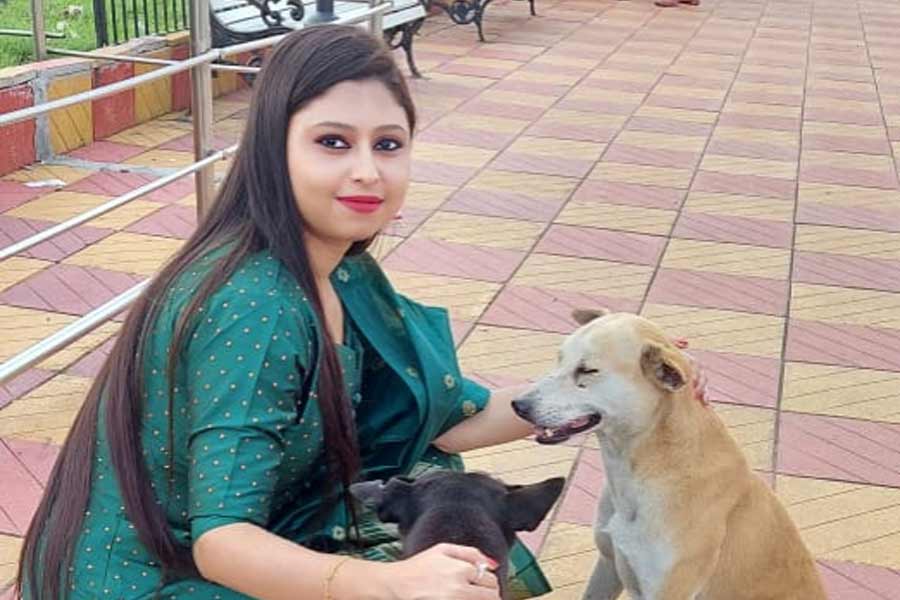 Lisa Dutta of Kolkata helps wounded street dogs to heal her own wound