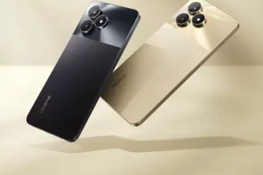 রিয়েলমি সি ৫৩: এখন বাজারে খুব চলছে রিয়েলমির ফোন। একটি অনলাইন সাইটে এই ফোনটির এখন দাম ১০হাজার ৯৯৯। থাকছে ৬ জিবি র্যাম ও ১২৮ জিবি রম। ব্যাটারি পাবেন পাঁচ হাজার এমএএইচের। ১১০ মেগাপিক্সেলের মোট দুটি ক্যামেরা পাবেন এই ফোনটিতে।