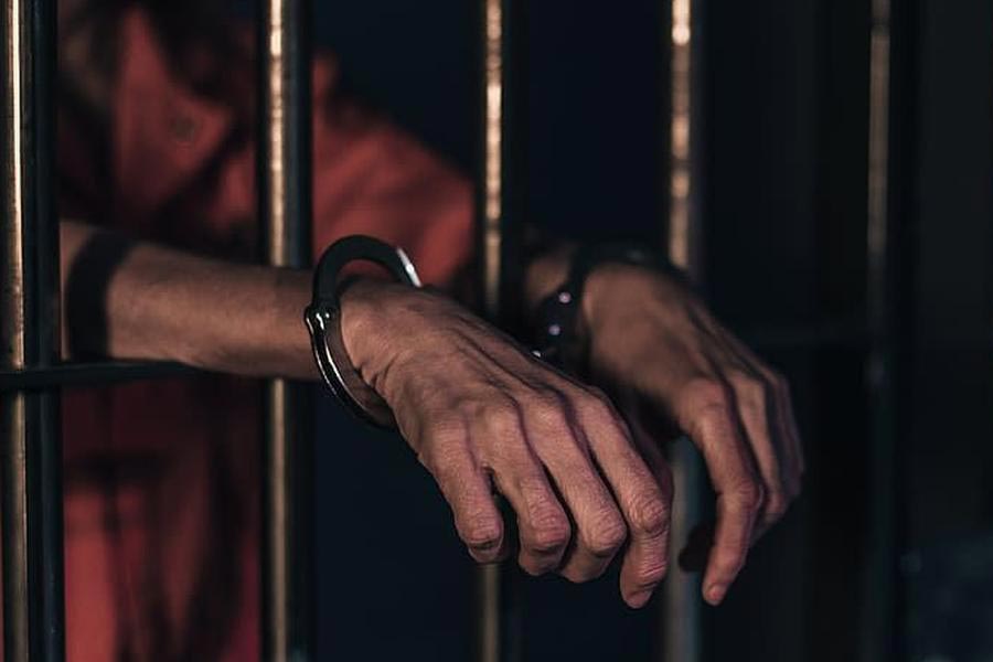 কাতারে মৃত্যুদণ্ড পেয়েছেন ভারতের আট প্রাক্তন নৌসেনা কর্তা। তাঁদের বিরুদ্ধে ইজ়রায়েলের হয়ে চরবৃত্তির অভিযোগ উঠেছে। ২০২২ সালের অগস্ট মাস থেকে কাতারের জেলে বন্দি তাঁরা।