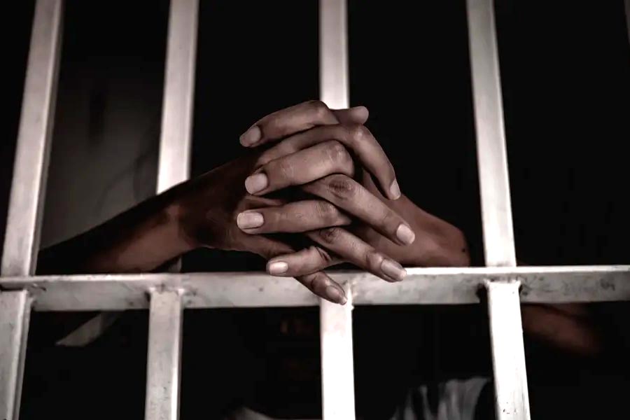 কাতারে মৃত্যুদণ্ড প্রাপ্ত প্রাক্তন নৌসেনা কর্তারা হলেন, ক্যাপ্টেন নবতেজ সিংহ গিল, ক্যাপ্টেন বীরেন্দ্র কুমার বর্মা, ক্যাপ্টেন সৌরভ বশিষ্ঠ, কমান্ডার অমিত নাগপাল, কমান্ডার পূর্ণেন্দু তিওয়ারি, কমান্ডার সুগুণাকর পাকালা, কমান্ডার সঞ্জীব গুপ্তা এবং নাবিক রাজেশ।