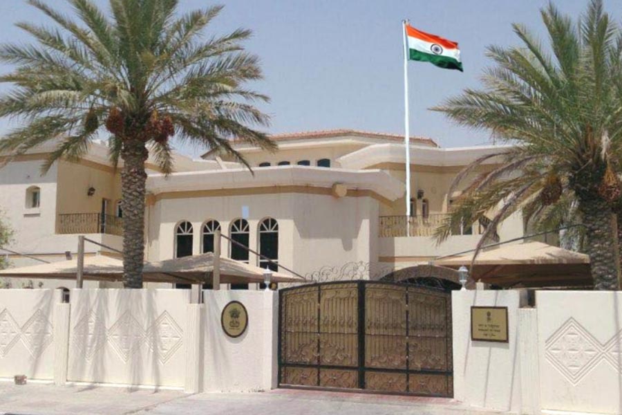 ২০২২ সালের ১ অক্টোবর কাতারে বন্দি ভারতীয় কর্তাদের সঙ্গে দেখা করেন সে দেশের ভারতীয় রাষ্ট্রদূত। তার পর থেকে ভারতীয় দূতাবাস নিয়মিত যোগাযোগ রেখেছিল। ২০২৩ সালের ১৫ মার্চ শেষ বার ভারতীয়দের জামিনের আবেদন খারিজ করেছে কাতারের আদালত।