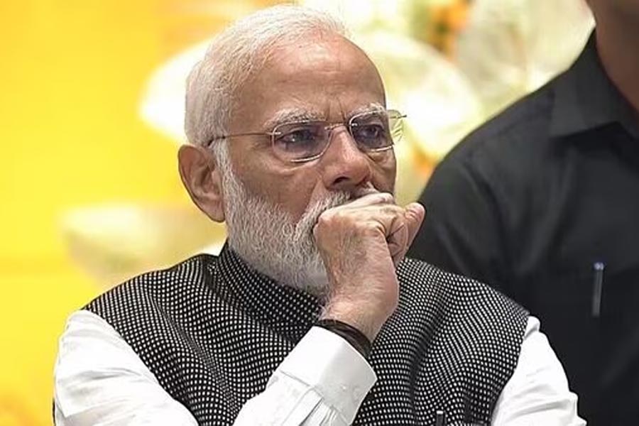 কাতারের সঙ্গে ভারতের সম্পর্ক বেশ পুরনো। কাতারের পূর্বতন রাজা ১৯৯৯, ২০০৫ এবং ২০১২ সালে তিন বার ভারতে এসেছিলেন। বর্তমান রাজা ভারতে আসেন ২০১৫ সালে। ভারতের প্রাক্তন প্রধানমন্ত্রী মনমোহন সিংহ ২০০৮ সালে প্রথম বার কাতারে যান। পরে নরেন্দ্র মোদী ২০১৬ সালে এক বার কাতার সফরে গিয়েছিলেন।