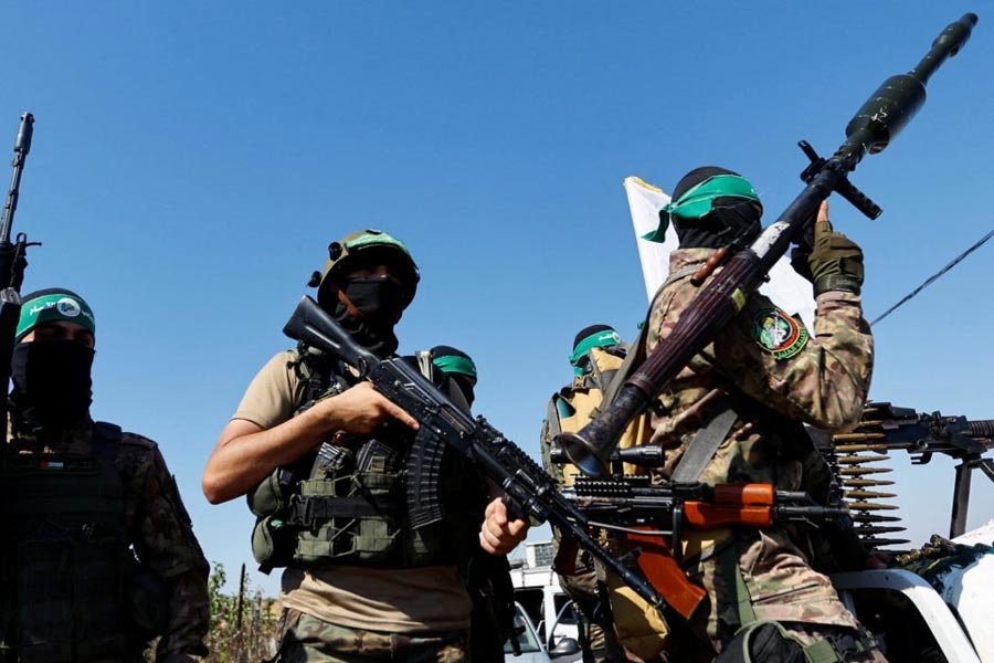 তালিবানের সঙ্গে কথা বলে তাদের হাতে বন্দি আমেরিকান নাগরিকের মুক্তির ব্যবস্থা করে দিয়েছিল এই কাতার। প্যালেস্তিনীয় সশস্ত্র গোষ্ঠী হামাসের সঙ্গেও তাদের সম্পর্ক মধুর। জঙ্গি সংগঠনগুলির সঙ্গে মধ্যস্থতায় তাই বার বার কাতারের ডাক পড়ে।