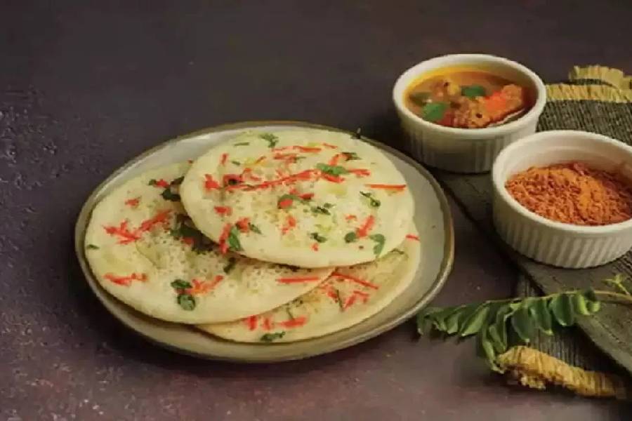 Three healthy snacks that people who have diabetes can have.