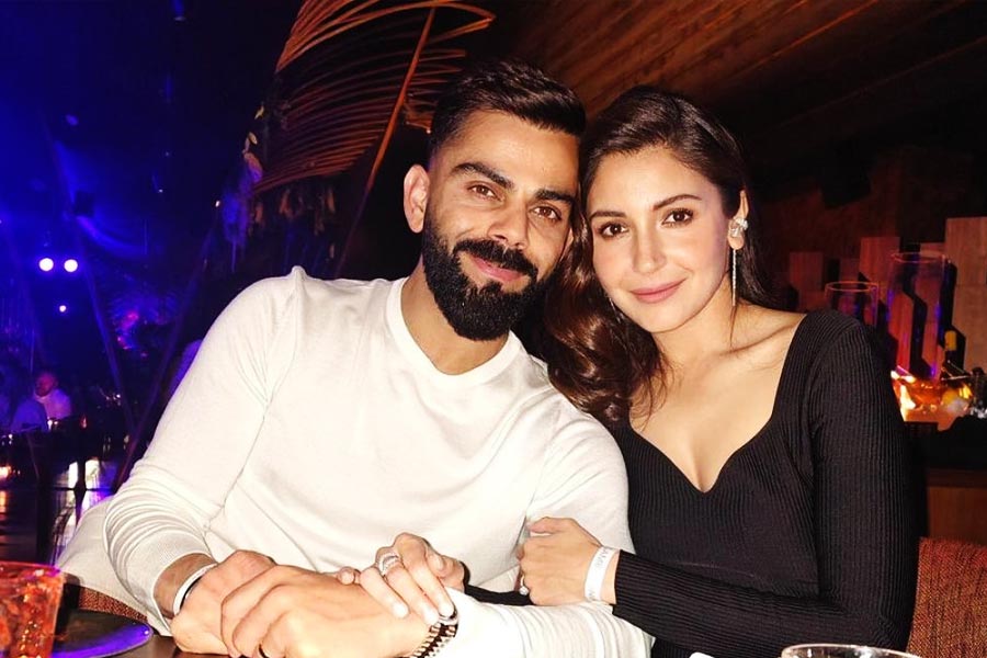 ২০১৬ সালের ডিসেম্বর মাসে কানাঘুষো শোনা যায় যে বিরাট এবং অনুষ্কা আংটিবদল পর্ব সেরে ফেলেছেন। সেই সময় উত্তরাখণ্ডে ঘুরতে গিয়েছিলেন তাঁরা। কানাঘুষো শোনা যায় বাগ্‌দান পর্ব সেরে নাকি হরিদ্বারের এক আশ্রমে গিয়েছিলেন তাঁরা। পরে অবশ্য বিরাট জানান, আংটিবদলের কথা সমস্তই মিথ্যা।