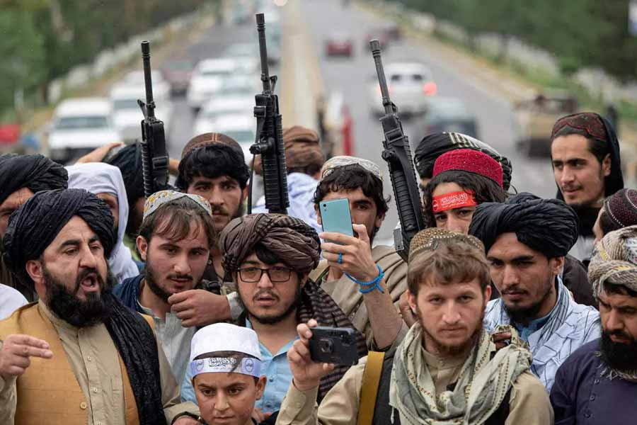 ২০২১ সালের ১৫ অগস্ট আরও এক বারের জন্য কাবুলের দখল নেয় তালিবেরা। আপাত ভাবে মনে করা হয়েছিল, এর ফলে ভূরাজনৈতিক ভাবে খানিক স্বস্তিতেই থাকবে পাকিস্তান।