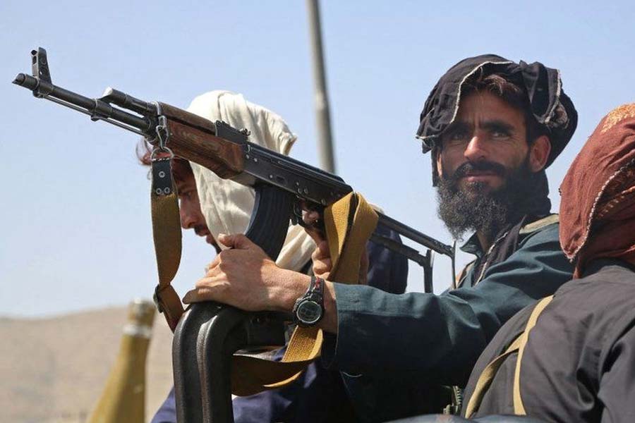 এ ছাড়াও পাকিস্তানে অনুপ্রবেশকারী আফগানদের বিরুদ্ধে লুটতরাজ, ছোটখাটো হিংসাত্মক ঘটনায় জড়িয়ে পড়ার অভিযোগ তোলে পাকিস্তান। সংবাদ সংস্থা রয়টার্স ইসলামাবাদ প্রশাসনের একটি সূত্রকে উদ্ধৃত করে জানায়, গত এক বছরে পাকিস্তানে ২৪টি আত্মঘাতী হামলার ১৪টিতেই যুক্ত ছিলেন এই ‘অবৈধ’ আফগানেরা।