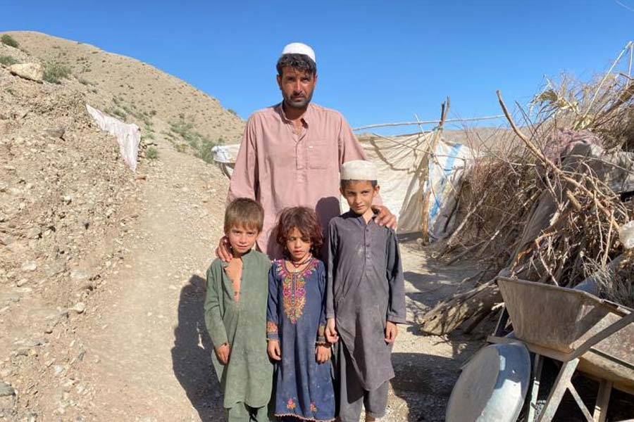 কিন্তু নারী এবং সংখ্যালঘুদের অধিকার কেড়ে নেওয়ার প্রশ্নে তো বটেই, সামগ্রিক ভাবে মানবাধিকার লঙ্ঘনের অভিযোগে এখনও তালিবান সরকারকে স্বীকৃতি দেয়নি আন্তর্জাতিক মহল।