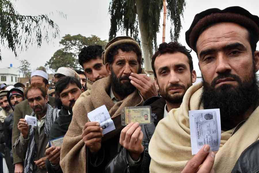 তা ছাড়া সম্প্রতি ভূমিকম্পে বড় ক্ষয়ক্ষতি হয়েছে আফগানিস্তানে। সেই ক্ষত এখনও পুরোপুরি মোছেনি। তবে তালিবান সরকার জানিয়েছে দেশে ফেরা আফগানদের চাকরির বন্দোবস্ত করা হবে। সংবাদ সংস্থা এপি জানিয়েছে, ইতিমধ্যেই সীমান্তে তাঁবু খুলে ওই আফগানদের রাখার ব্যবস্থা করা হয়েছে।