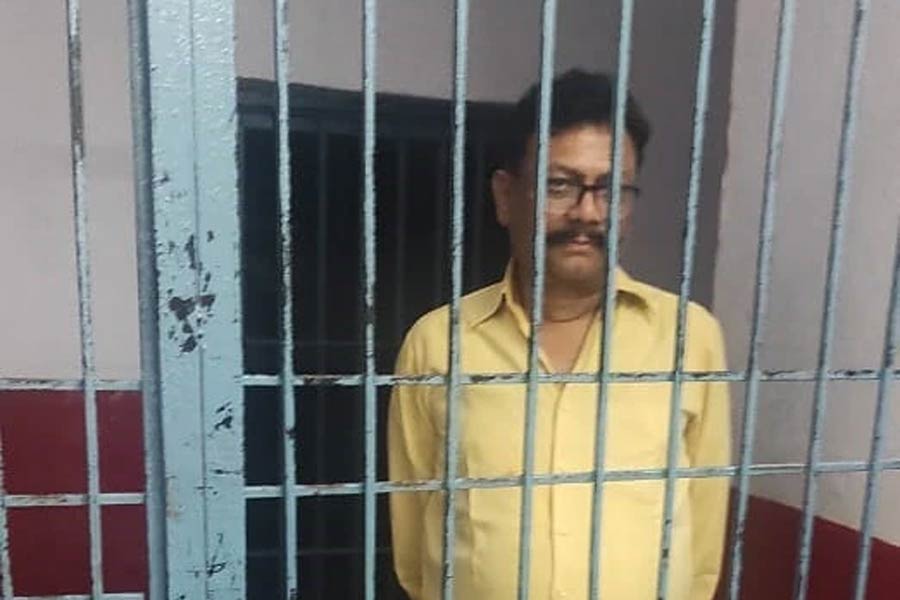 অজয়কে খুনের ঘটনায় নাম জড়িয়েছে প্রাক্তন বিধায়ক পবন পাণ্ডের। সেই ঘটনার তিন বছর পর শুক্রবার উত্তরপ্রদেশ পুলিশের এসটিএফ গ্রেফতার করেছে প্রাক্তন বিধায়ককে।