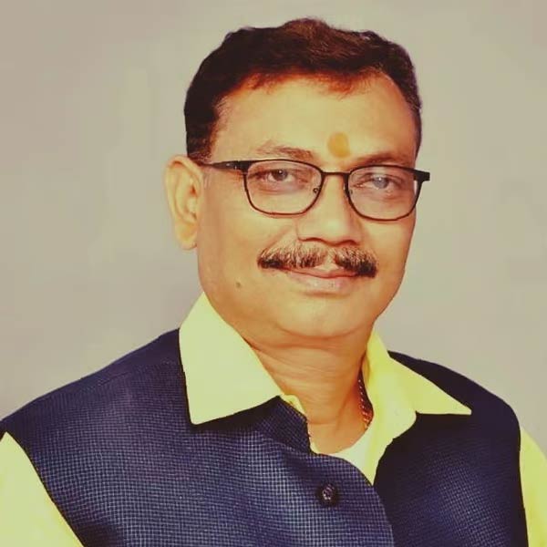 অজয়ের রহস্যমৃত্যুর দু’বছর পর অর্থাৎ ২০২২ সালের ৫ জুন একটি অভিযোগ দায়ের করেন চম্পাদেবী। শিবসেনার প্রাক্তন বিধায়ক পবন পাণ্ডে, মুকেশ তিওয়ারি, গোবিন্দ যাদব-সহ ১২ জনের বিরুদ্ধে প্রতারণার অভিযোগ দায়ের করেন তিনি।