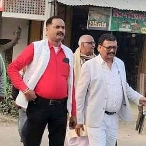 আকবরপুরের বাসখারি জাতীয় সড়কের পাশে অজয়দের একটি জমি ছিল। যার বাজারদর আট কোটি টাকা। পুলিশ সূত্রে খবর, সেই জমির উপর চোখ পড়েছিল বিধায়ক পাণ্ডের। ওই জমি কী ভাবে হাতানো যায়, তার ছক কষতে থাকেন। কোন উপায়ে ওই জমি নিজের দখলে আনা যায়, তার নানা উপায় খুঁজে বেড়াচ্ছিলেন।