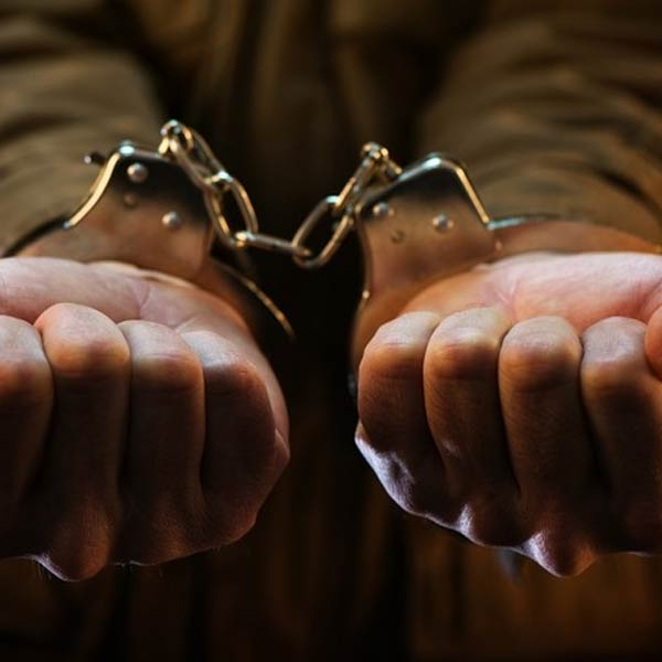 শুক্রবার বরাবাঁকি জেলার রাম সনেহীঘাট থেকে প্রাক্তন বিধায়ককে গ্রেফতার করা হয়। পাণ্ডের বিরুদ্ধে ৯৫টি মামলা দায়ের করেছে এসটিএফ। তাঁর বিরুদ্ধে শুধু অম্বেডকর নগরে নয়, অযোধ্যা, লখনউ, জৌনপুর, প্রয়াগরাজ এমনকি মুম্বইয়েও খুন, খুনের চেষ্টা, অপহরণ-সহ বেশ কয়েকটি মামলা দায়ের হয়েছে।