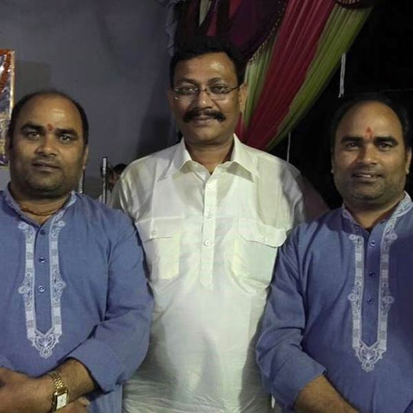 ১৯৯১ সালে শিবসেনার টিকিটে আকবরপুর থেকে বিধানসভা নির্বাচনে লড়েন পবন পাণ্ডে। উত্তরপ্রদেশের ‘বাহুবলী’ নেতাদের মধ্যে অন্যতম তিনি। এর পর তিনি শিবসেনা ছেড়ে সমাজবাদী পার্টি এবং পরে বহুজন সমাজ পার্টিতেও যোগ দিয়েছিলেন।