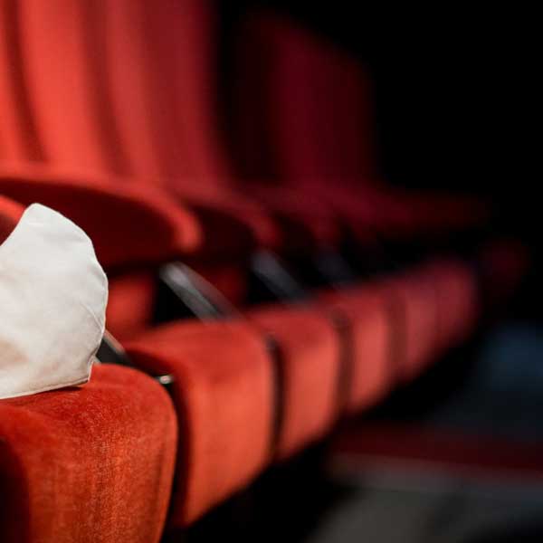 ফিল্ম বিশেষজ্ঞদের দাবি, ‘দ্য লেডিকিলার’ ছবিটি মুক্তির প্রথম দিনে মাত্র ৩৮ হাজার টাকার ব্যবসা করেছে। বক্স অফিসে অন্যতম ব্যর্থ ছবি হিসাবে ইতিমধ্যেই নাম লিখিয়ে ফেলেছে ‘দ্য লে়ডিকিলার’।