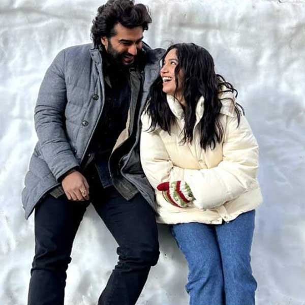 বলিপাড়া সূত্রে খবর, ‘দ্য লেডিকিলার’ ছবির ৯০ শতাংশ কাজ নির্ধারিত দিনের ৩-৪ দিন আগে শেষ হয়ে গিয়েছিল। কিন্তু ‘আউটডোর শুটিং’-এর কাজ সম্পূর্ণ বাকি ছিল এই ছবির।