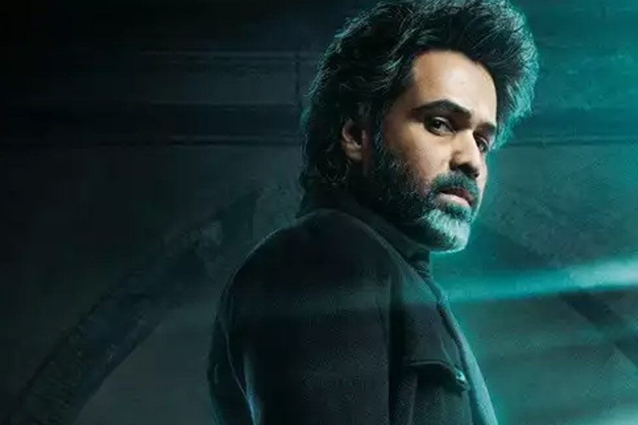 চলতি বছরের ১২ নভেম্বর প্রেক্ষাগৃহে মুক্তি পেতে চলেছে ‘টাইগার ৩’। ‘টাইগার’ ফিল্ম সিরিজ়ে সলমন খান এবং ক্যাটরিনা কইফকে প্রথম থেকেই জুটি হিসাবে পর্দায় দেখা যায়। ‘টাইগার ৩’ ছবিতে খলনায়কের চরিত্রে অভিনয় করতে দেখা যাবে ইমরান হাশমিকে। প্রথম ঝলকে ইমরানের অভিনয়ের ছিটেফোঁটা দেখে দর্শকের মনে আগ্রহ উঁকি দিয়েছে। দর্শকের একাংশের দাবি, এই ছবিতে ইমরান তাঁর অভিনয়ের মাধ্যমে বলে বলে ছক্কা হাঁকাবেন।