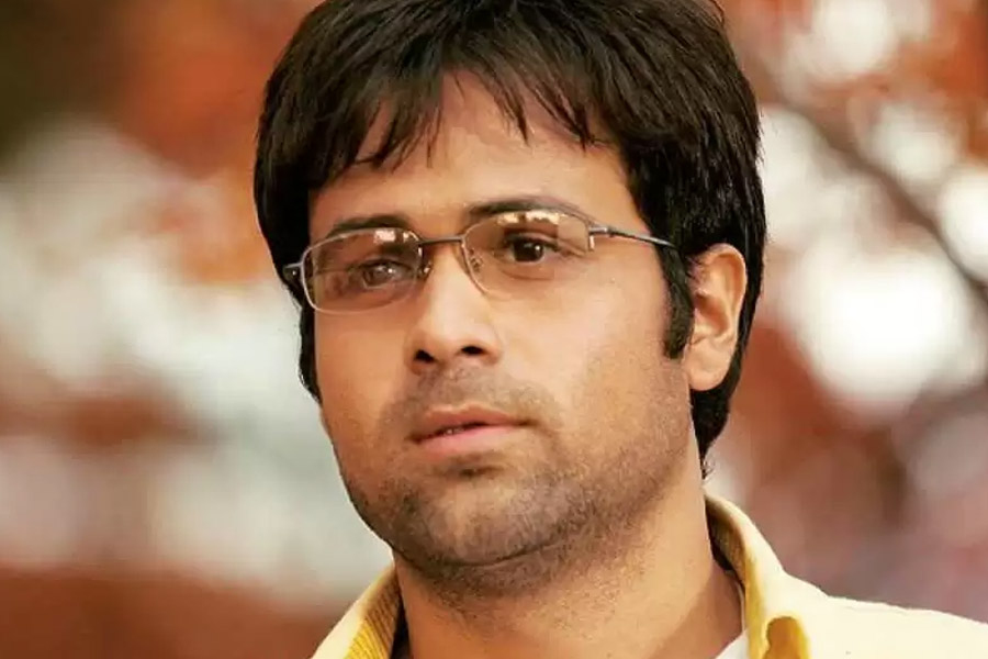 ২০০৩ সালে ‘ফুটপাথ’ ছবির হাত ধরে বলিপাড়ায় আত্মপ্রকাশ করেন ইমরান। ‘মার্ডার’, ‘গ্যাংস্টার’, ‘জন্নত’, ‘রাজ়’, ‘সাংহাই’-এর মতো একাধিক হিট হিন্দি ছবিতে অভিনয় করেছেন তিনি। কিন্তু কেরিয়ারের ঝুলিতে কিছু ফ্লপ ছবিও রয়েছে তাঁর।