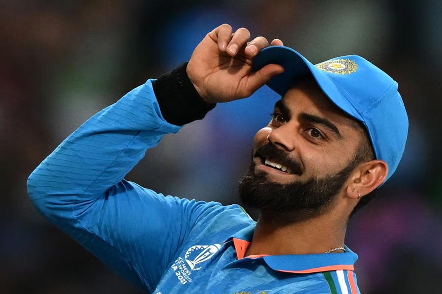 বিশ্বকাপে শতরানে অবশ্য সচিন এখনও এগিয়ে। যদিও সচিন কোহলির চেয়ে বেশি বিশ্বকাপ খেলেছেন। ছ’টি বিশ্বকাপ খেলে সচিনের ঝুলিতে ছ’টি শতরান রয়েছে। আর কোহলি খেলেছেন চারটি বিশ্বকাপ। তাঁর ঝুলিতে রয়েছে চারটি শতরান।