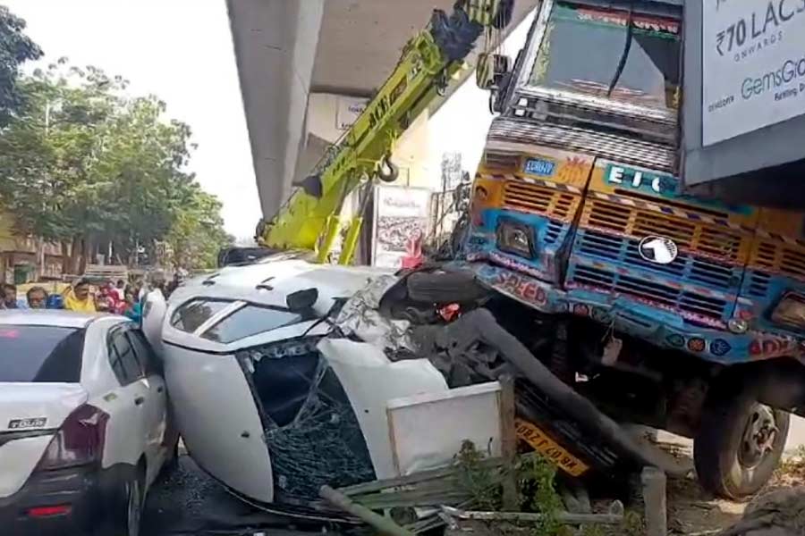 Road Accident in Behala, Two buses collided in Thakurpukur, twenty one people injured