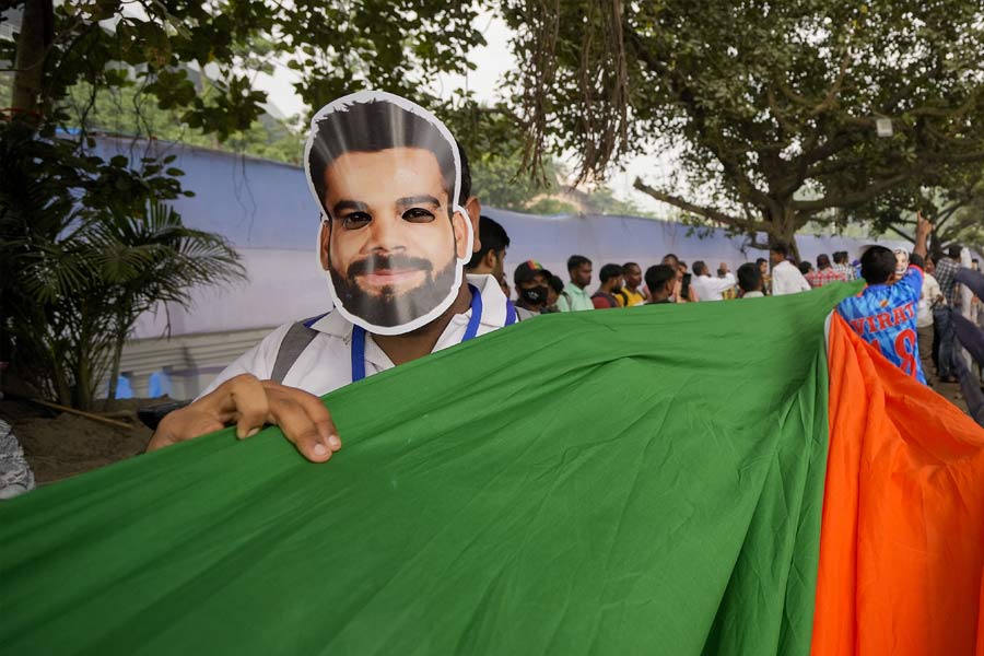 How much Virat Kohli spend on hair cutting and who does it