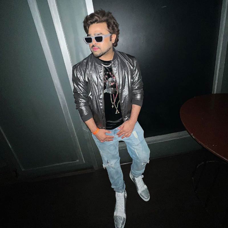 How much Virat Kohli spend on hair cutting and who does it