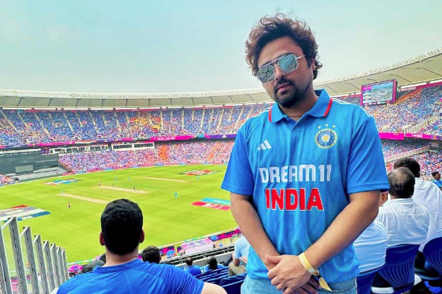 How much Virat Kohli spend on hair cutting and who does it