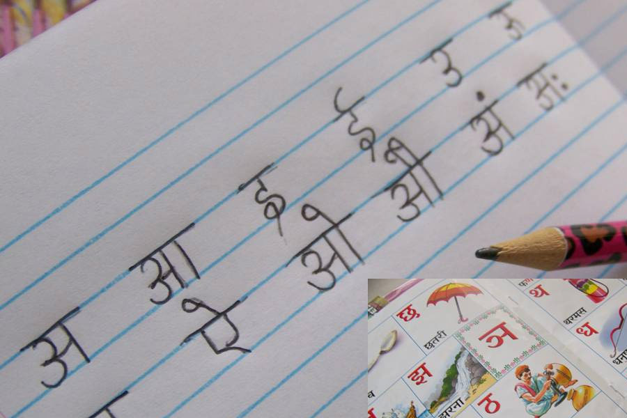 মোরো এও জানিয়েছেন, তাঁর থেকে তাঁর স্ত্রী অনেক ভাল হিন্দি বোঝেন এবং বলতে পারেন। কারণ তিনি অতীতেও ভারতে ছিলেন। ১৯৭৮ থেকে ১৯৮৮ সাল পর্যন্ত উত্তর ভারতের একটি আশ্রমে থাকতেন মারিনা। তখন তাঁর বয়স মাত্র ১৮ বছর।