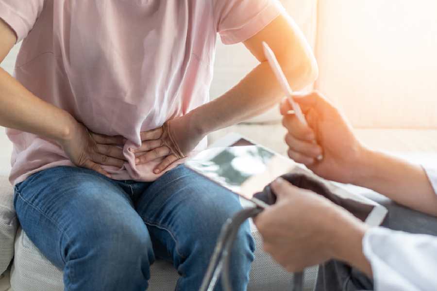 অসহ্য পেটে যন্ত্রণা এই ক্যানসারের অন্যতম লক্ষণ। 