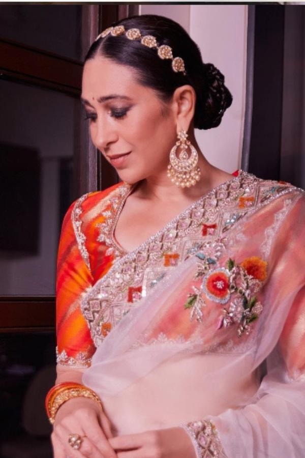 শীষফুল বা মাথাপট্টি, শব্দবন্ধ দুটি বাঙালিয়ানা সাজের ব্যকরণে একদমই নতুন সংযোজন। বাংলার সাজের সনাতনী টিকলিরই উত্তর ভারতীয় গয়না ও সাজের মিশেলে নাম কিনেছে এই মাথাপট্টি।  তাই কালীপুজোর সাজে অন্য রকম আকর্ষণ তৈরি করতে চাইলে সাজের সঙ্গে বেছে নিন ভারী পাথর বসানো মাথাপট্টি। 