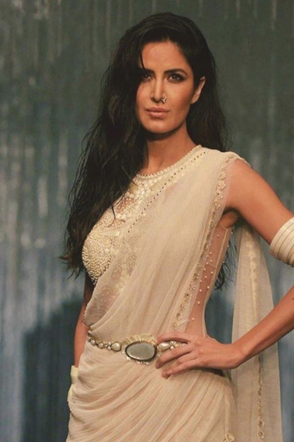 কোমরবন্ধ। কথাটির মধ্যে যেমন মাধুর্য রয়েছে, তেমনই এই অনুষঙ্গেও রয়েছে এক অন্য আবেদন। 