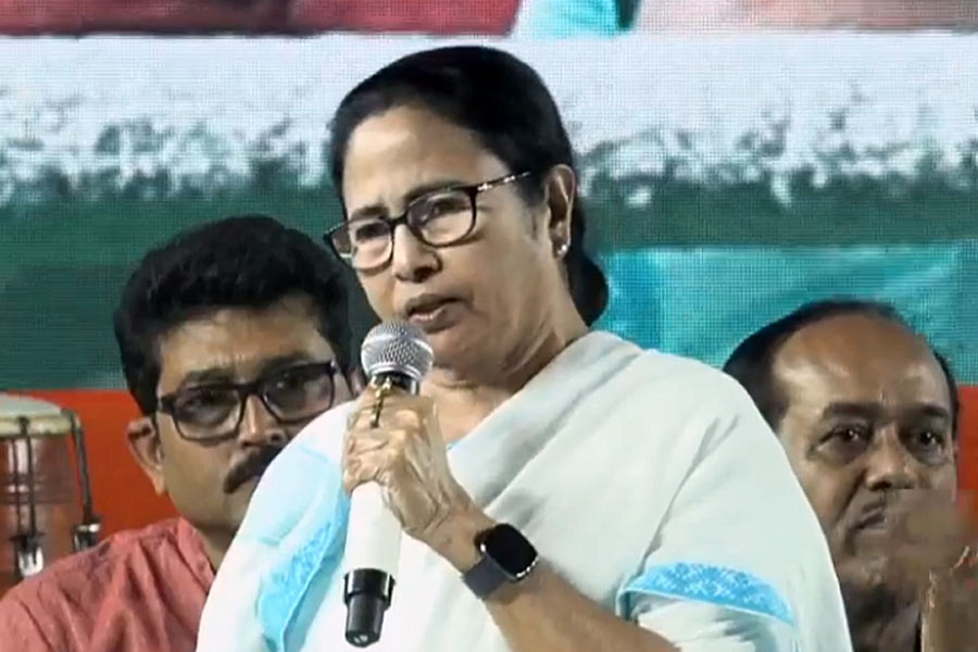 Chief Minister Mamata Banerjee wants to connect Bengal durga puja to world