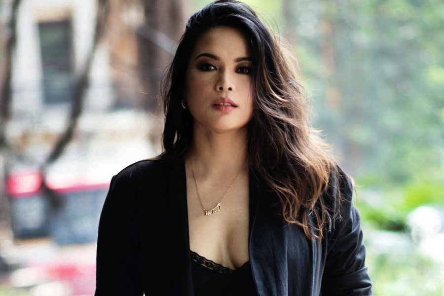 ইম্ফলে বাবা-মা এবং বোনের সঙ্গে থাকতেন লিন। তাঁর বাবা পেশায় ব্যাঙ্ককর্মী। মা চিকিৎসক। লিনের বাবার খেলাধুলার প্রতিও ঝোঁক ছিল। শৈশব থেকেই তিনি লিনকে বলতেন পড়াশোনা এবং খেলাধুলা নিয়ে কেরিয়ারে এগিয়ে যেতে। অভিনয়ের প্রতি ছোটবেলায় বিশেষ কোনও আগ্রহ ছিল না লিনের।