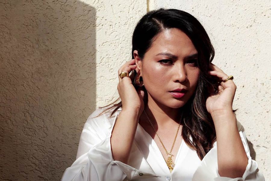 ইম্ফলে স্কুলের পড়াশোনা শেষ করে লিন নাচ নিয়ে কেরিয়ার তৈরির ইচ্ছাপ্রকাশ করেন। কিন্তু তাঁর বাবা-মা তাতে আপত্তি জানান। মুম্বইয়ের একটি কলেজ থেকে সমাজবিদ্যা নিয়ে পড়াশোনা শেষ করেন তিনি।