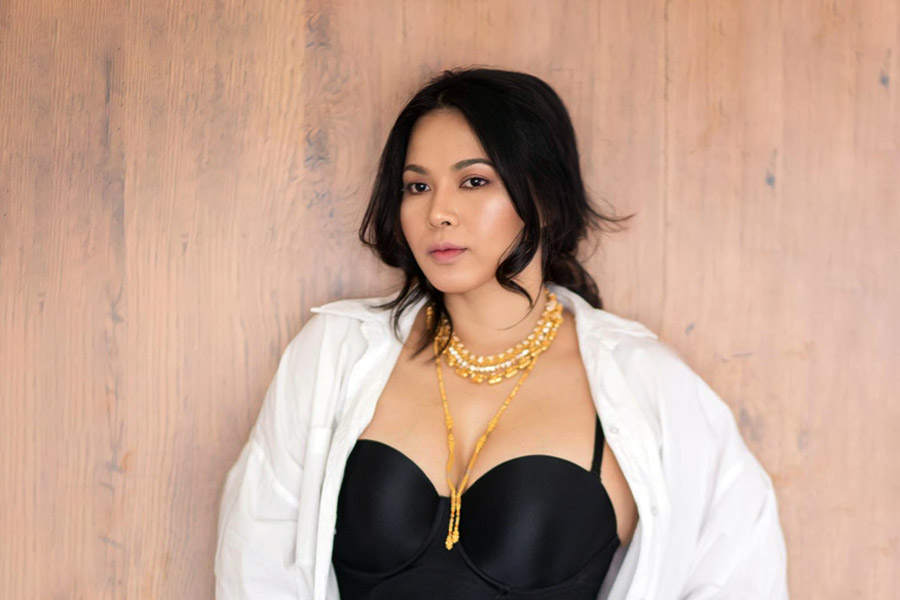 মডেলিংয়ের পাশাপাশি নিউ ইয়র্কের একটি গয়না প্রস্তুতকারী সংস্থার প্রচারের মুখ হিসাবে পরিচিতি পান লিন। অভিনয় নিয়ে প্রশিক্ষণ নেওয়ার জন্য নিউ ইয়র্কের একটি কলেজে ভর্তি হন তিনি।