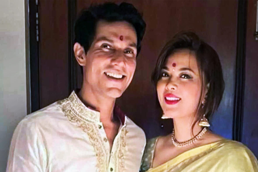 কানাঘুষো শোনা যায়, ২০১৬ সাল থেকেই নাকি রণদীপের সঙ্গে সম্পর্কে রয়েছেন লিন। ২০২২ সালে সমাজমাধ্যমের পাতায় দীপাবলি উদ্‌যাপনের ছবি পোস্ট করে তাঁদের সম্পর্কে শিলমোহর দেন অভিনেতা। তার পর থেকে সর্বত্রই একসঙ্গে দেখা যায় দুই তারকাকে।