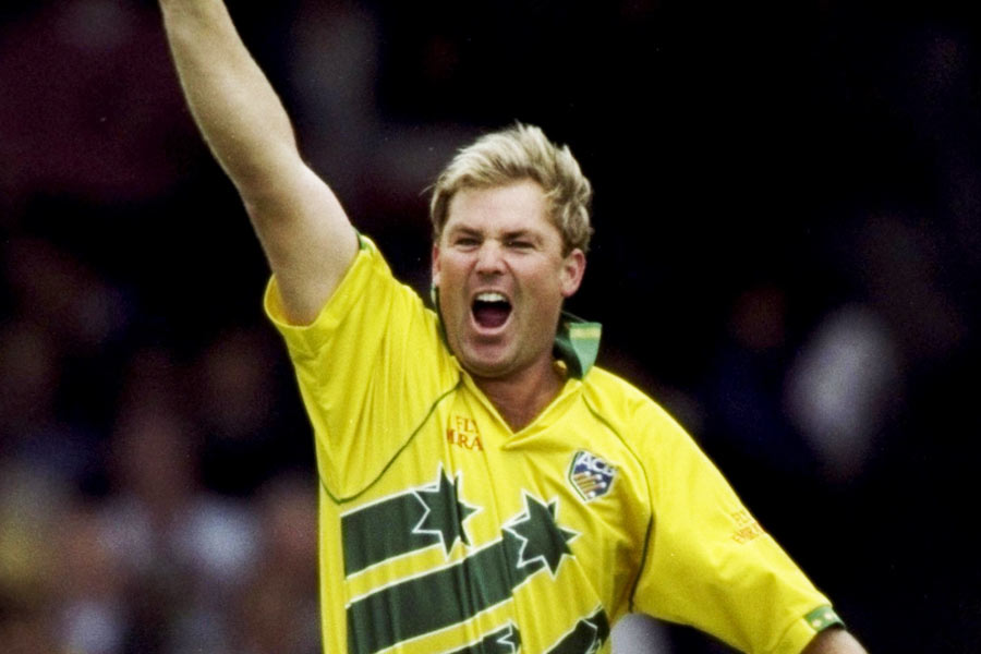 ২০০৩ সালের বিশ্বকাপ শুরু হওয়ার ঠিক আগের দিন তোলপাড় পড়ে যায় ক্রিকেটবিশ্বে। নিষিদ্ধ ড্রাগ মডিউরেটিক নেওয়ার অভিযোগে নির্বাসিত হতে হয় শেন ওয়ার্নকে। তিনি অভিযোগ অস্বীকার করলেও তাঁর মূত্রের ‘বি’ নমুনাও পজিটিভ বেরোয়। ওয়ার্নকে ছাড়াই অবশ্য বিশ্বচ্যাম্পিয়ন হয় অস্ট্রেলিয়া।