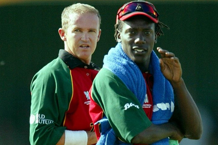 সে বারের বিশ্বকাপে রাজনৈতিক বিতর্কও হয়। জিম্বাবোয়ের তৎকালীন রাষ্ট্রপ্রধান রবার্ট মুগাবের বিরুদ্ধে প্রতিবাদে শামিল হন সে দেশের তৎকালীন অধিনায়ক অ্যান্ডি ফ্লাওয়ার এবং পেসার হেনরি ওলোঙ্গা। দু’জনেই জানিয়ে দেন তাঁদের দেশে ‘গণতন্ত্রের মৃত্যু’ হওয়ায় তাঁরা গোটা প্রতিযোগিতায় কালো আর্ম ব্যান্ড পরে নামবেন। সেই বিশ্বকাপের পরে তাঁদের আর দেশের হয়ে খেলা হয়নি।