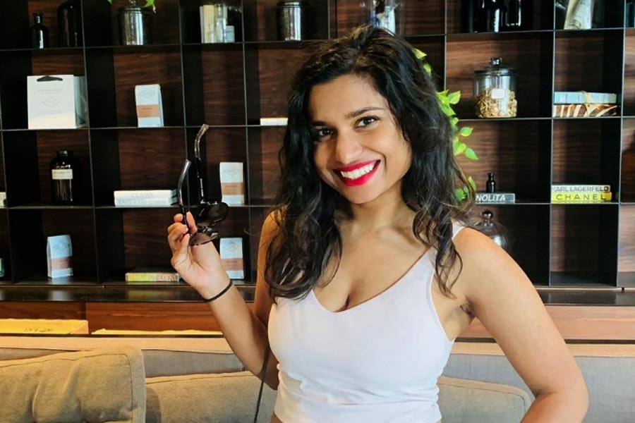 অনুরাগীদের সঙ্গে চ্যাট করার জন্য দ্বিতীয় অ্যাকাউন্টটি ব্যবহার করেন জ়ারা। অনুরাগীদের সঙ্গে বিশেষ ভাবে ব্যবহারও করেন তিনি।