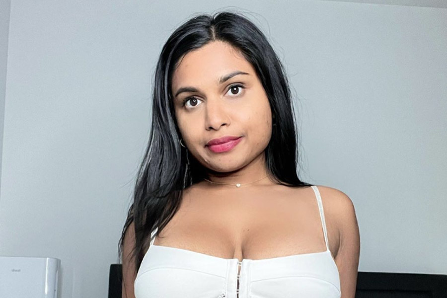 জ়ারা লেখেন, ‘‘আমার শরীরের উপর কেউ এক অভিনেত্রীর মুখ বসিয়ে কারসাজি করে ‘ডিপফেক’ ভিডিয়ো তৈরি করেছেন। সবেমাত্র এই ঘটনাটি আমার গোচরে এসেছে। সব শোনার পর আমি আতঙ্কিত এবং মর্মাহত।’’