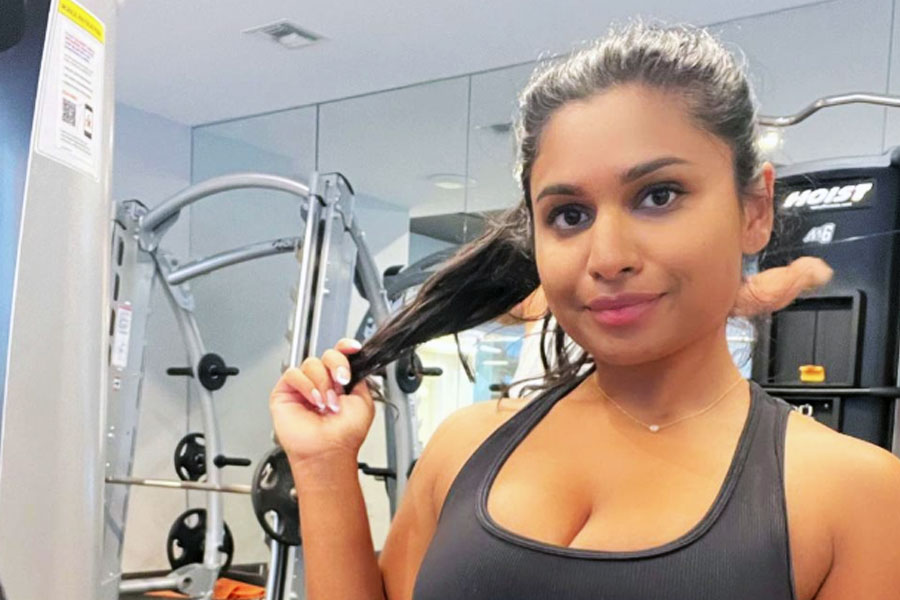 জ়ারার মন্তব্য, ‘‘এই ঘটনার সঙ্গে আমার কোনও যোগসূত্র নেই। সম্পূর্ণ ঘটনা নিয়ে আমি নিজেও খুব অশান্তির মধ্যে রয়েছি। মহিলা এবং তরুণীদের নিয়ে আমি গভীর ভাবে চিন্তিত। এই ঘটনার পর তাঁরা সমাজমাধ্যমে নিজেদের তুলে ধরতে আরও ভয় পাবেন।’’