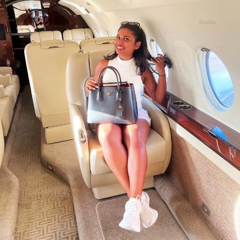 জ়ারার এই ভিডিয়োয় কারসাজি করে রশ্মিকার মুখ বসিয়ে দেওয়া হয়। সমাজমাধ্যমের রশ্মিকার ওই ভিডিয়ো ছড়িয়ে পড়ার কিছু ক্ষণের মধ্যে জানতে পারা যায়, ওই ভিডিয়ো আসলে কৃত্রিম মেধা তথা আর্টিফিশিয়াল ইন্টেলিজেন্স ব্যবহার করে বিকৃত করা হয়েছে।