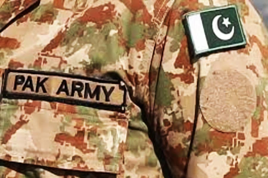 বস্তুত, পাকিস্তানে সরকারের চেয়ে সেনাবাহিনীর ক্ষমতা বেশি। সরকারের মাথায় কে বসবেন, তিনি কী ভাবে কাজ করবেন, তার উপর সেনার নিয়ন্ত্রণ রয়েছে বরাবর।