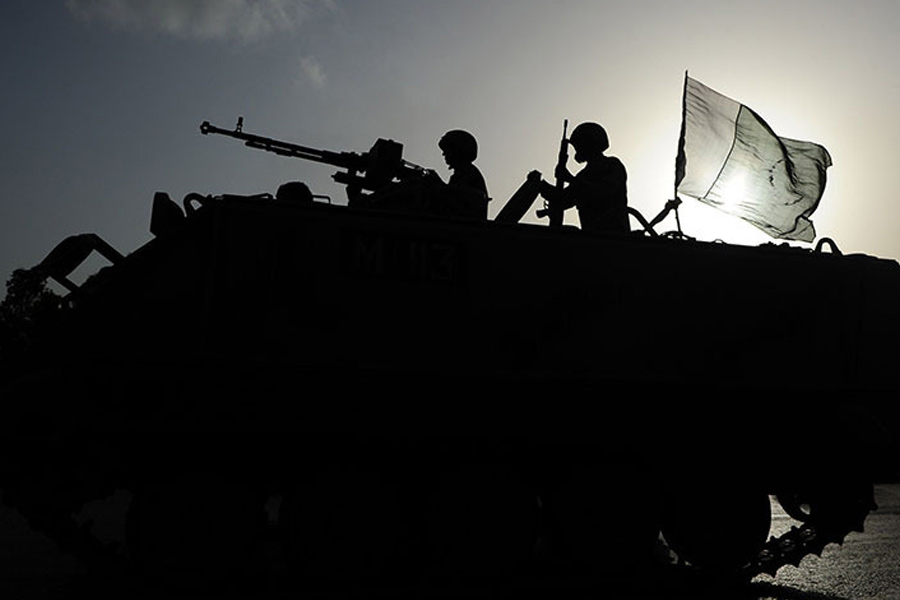 কিন্তু ইমরানের গ্রেফতারির পর পাক সেনা দেশের মাটিতে গ্রহণযোগ্যতা এবং জনপ্রিয়তা হারিয়েছে। এই সঙ্কটের পরিস্থিতিতে তাই ভেবেচিন্তে পদক্ষেপ করতে হবে সেনাপ্রধান আসিম মুনিরকে, তেমনটাই মত বিশেষজ্ঞদের।