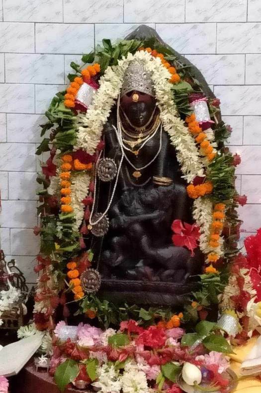 গবেষকদের মতে, বর্তমানে যা কুমরি নদী আদতে সেটাই সপ্ত মাতৃকার এক মাতৃকা কৌমারী নদী। কৌমারী নদীর তীরে এক সময় ওই মূর্তি পূজিত হত বা এমনও হতে পারে এই মূর্তি কৌমারী হিসাবেই পূজিত হতেন। 