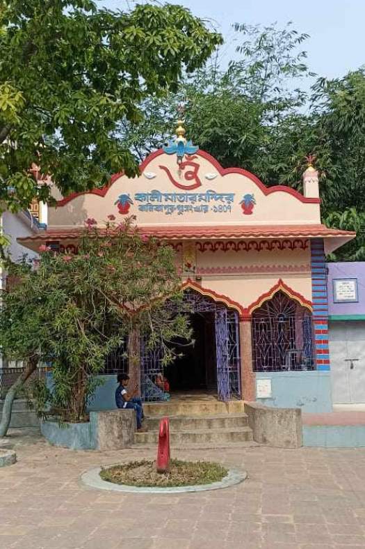 পথ নির্দেশ:  হাওড়া কাটোয়া ট্রেন রুটে অগ্রদ্বীপ স্টেশন থেকে পনেরো মিনিটের অটোপথ। ঋণ: সৌম্যদীপ ভট্টাচার্য।  এই প্রতিবেদনটি ‘আনন্দ উৎসব’ ফিচারের একটি অংশ।