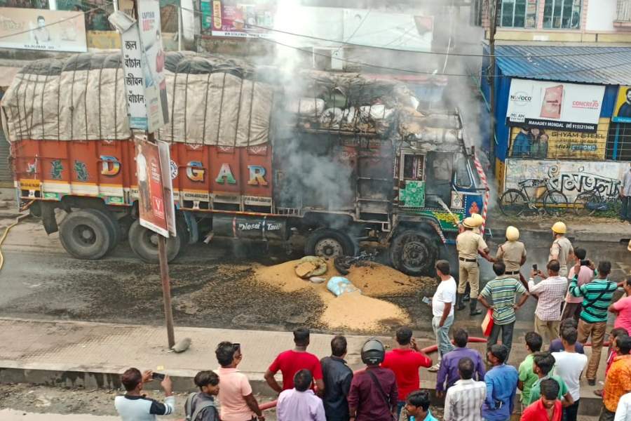 Truck catches fire after collided with bike in arambag