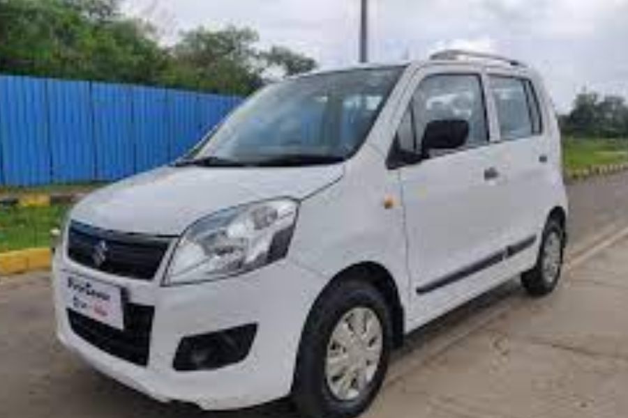 পুজোর মরসুমে ভাল তিথি দেখে বাড়িতে চার চাকা গাড়ি নিয়ে আসবেন ভাবছেন? নতুন নয় 'সেকেন্ড হ্যান্ড' গাড়ির কথা ভাবছেন কি?   ভাল। সেকেন্ড হ্যান্ড গাড়ি কেনাতে খারাপ কিছু নেই। কিন্তু সেই গাড়ি ঠিক করে দেখে পরখ না করে কিনলে ভুগতে হবে আপনাকেই।