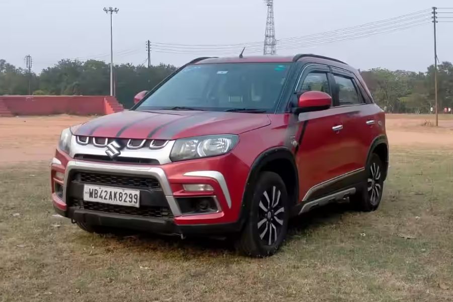 সেকেন্ড হ্যান্ড গাড়ি কেনার সময় কিছু জিনিস, যেমন কাগজপত্র ঠিক আছে কিনা, গাড়ির বিমা, গাড়িটির সামগ্রিক অবস্থা কেমন? কত কিলো মিটার চলেছে, এই সাধারণ বিষয়গুলি তো দেখে নিতে হবেই, সঙ্গে কিছু জিনিস আছে যা অবশ্যই পরখ করে নেওয়া দরকার।